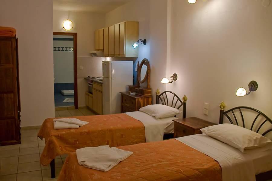 Hermes Hotel Vromolimnos Bagian luar foto