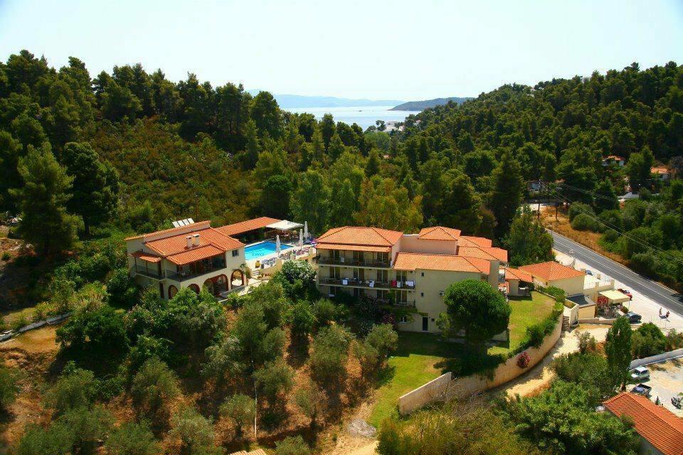Hermes Hotel Vromolimnos Bagian luar foto