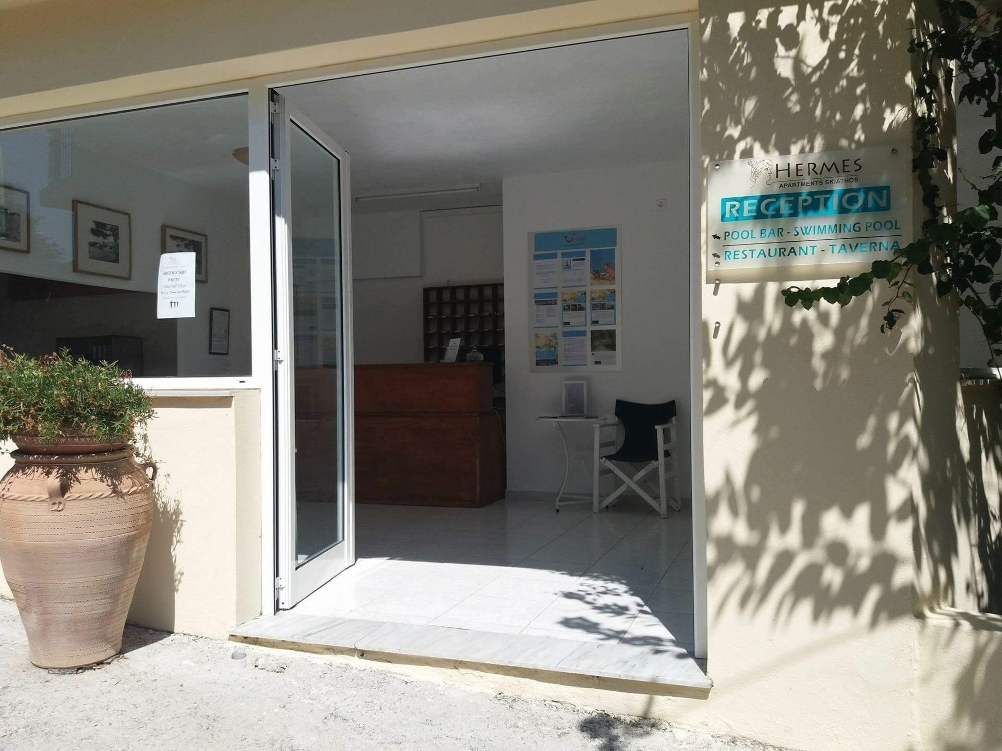 Hermes Hotel Vromolimnos Bagian luar foto